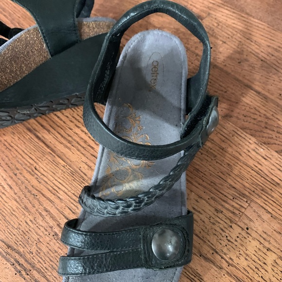 Gently worn, orthotic wedges. - Picture 2 of 4